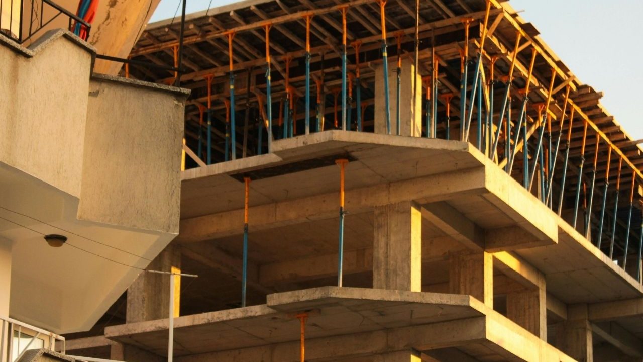 Kentsel Dönüşümde Teminat ve Bina Tamamlama Sigortası: Hukuki Çerçeve ve Uygulama Farkları